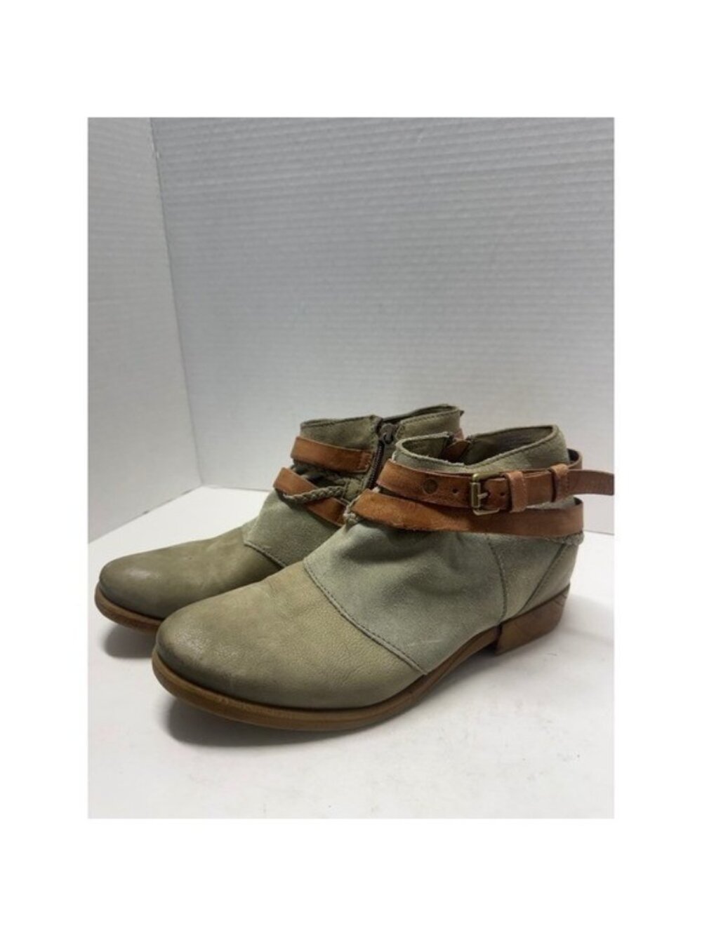 Miz Mooz Sage Green Leather Suede Buckle Strap Ankle Boots 39 8.5